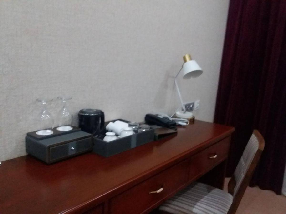 Aura Hotel Tasken Kültér fotó